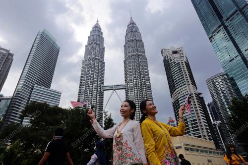 TINJAUAN HARI KEMERDEKAAN KE 63