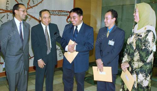 FELLOWSHIPS AWARD