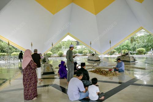 TUN ABDULLAH AHMAD BADAWI