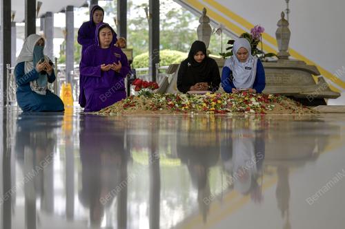 TUN ABDULLAH AHMAD BADAWI