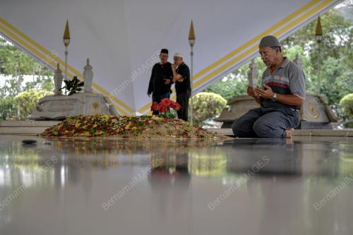 TUN ABDULLAH AHMAD BADAWI