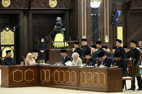 ANGKAT SUMPAH JEMAAH MENTERI
