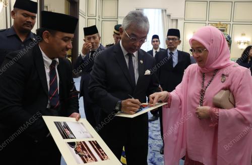 AL-SULTAN ABDULLAH RI'AYATUDDIN AL-MUSTAFA BILLAH SHAH