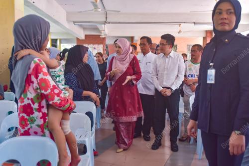 FADHLINA SIDEK