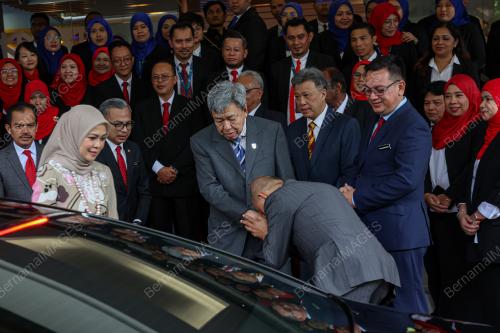 SULTAN SHARAFUDDIN IDRIS SHAH