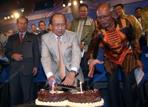 DR RAIS YATIM