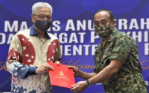 DATUK SERI ISMAIL SABRI YAAKOB