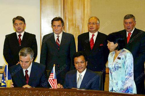 NAJIB TUN RAZAK