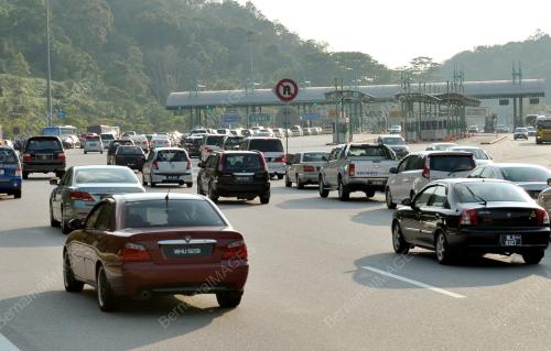 PLAZA TOL GOMBAK SESAK
