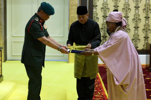 AL-SULTAN ABDULLAH RI'AYATUDDIN AL-MUSTAFA BILLAH SHAH