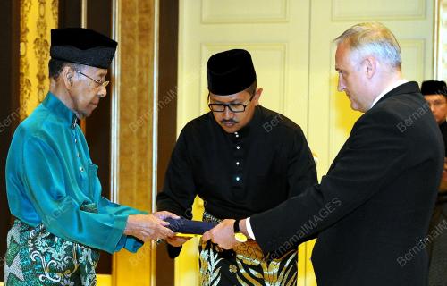 KL13_02092014_AGONG