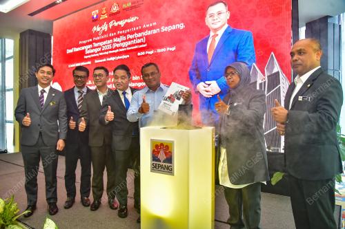 DATUK SERI AMIRUDIN SHARI