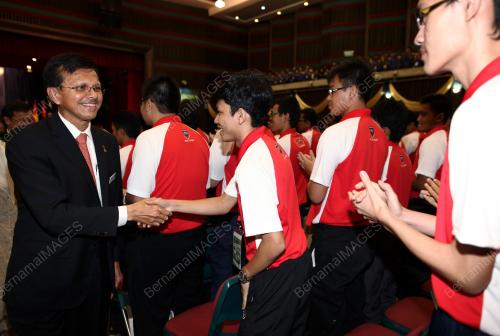 KL13_03092012_NONG_CHIK_UM