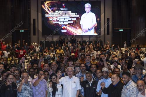 DATUK SERI ISMAIL SABRI YAAKOB