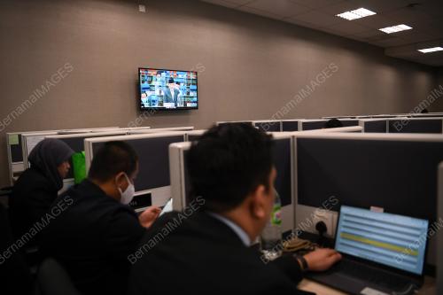 PERSIDANGAN PARLIMEN PENGGAL KETIGA 