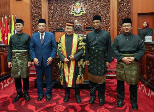 ANGKAT SUMPAH SENATOR DEWAN NEGARA