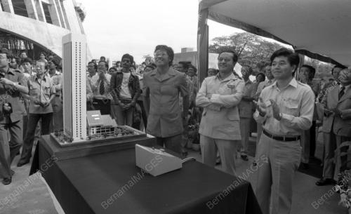 KL13_04022015_MAHATHIR_PNB