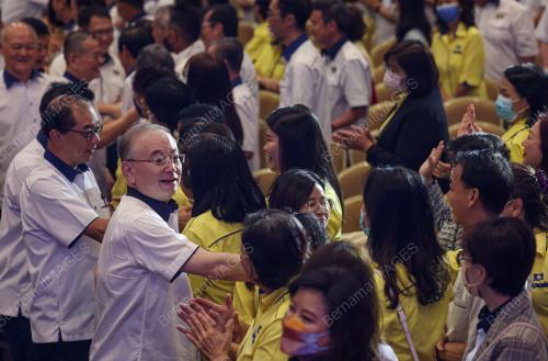 DATUK SERI DR WEE KA SIONG