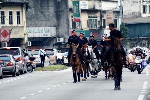 KL13_04102017_KOMUNITI_POLISI_BN201710037295