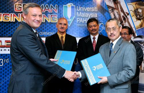 KL13_05092012_MoU_UMP