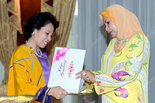 TUANKU NUR ZAHIRAH