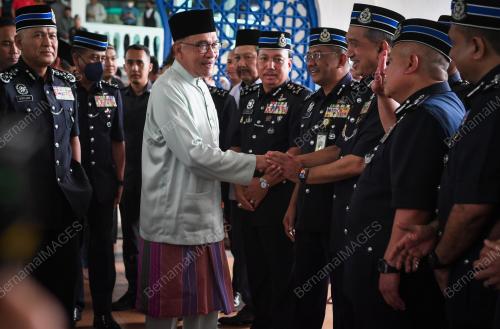 ANWAR IBRAHIM SOLAT JUMAAT
