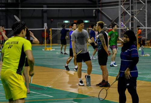 LATIHAN_BADMINTON