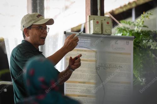 PROF DR MOHD NAZIP SURATMAN