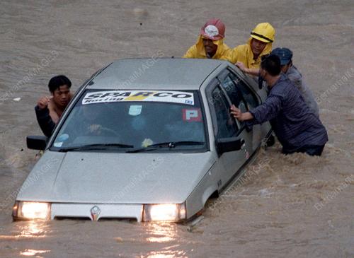 KL13_07012016_BANJIR_KILAT
