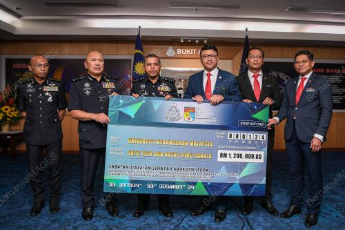DATUK SERI AYOB KHAN MYDIN PITCHAY