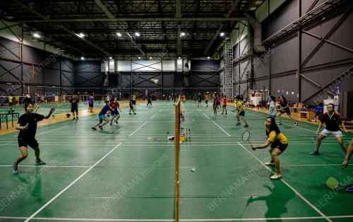 LATIHAN BADMINTON