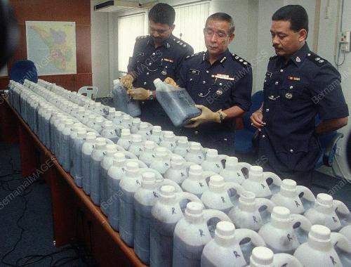 POLIS RAMPASAN BUBAT BATUK