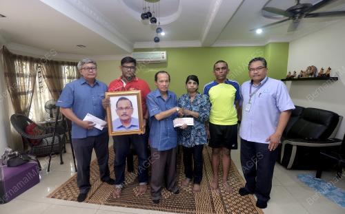 KL13_08042016_BANTUAN_CEK
