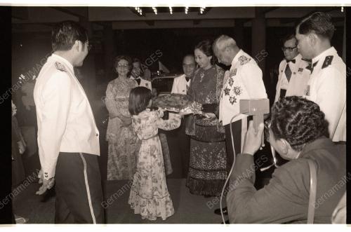 YANG DI-PERTUAN AGONG MENGHADIRI MAKAN MALAM