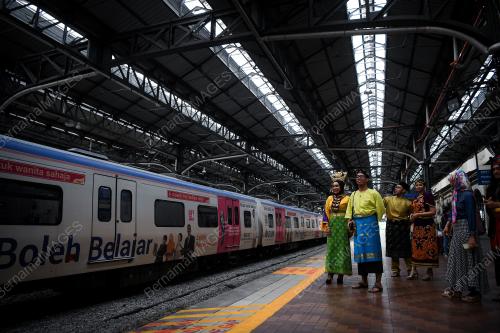 FLASHMOB KERETAPI SARONG