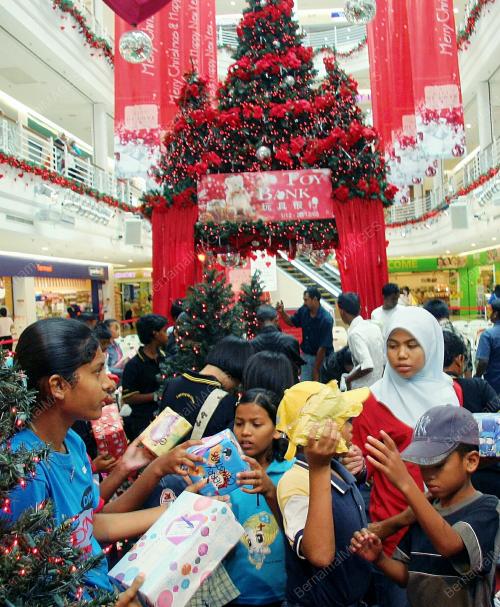 LEISUREMALL'S CHARITY DRIVE