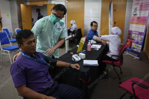 INISIATIF SARINGAN KESIHATAN MENGESAN PENYAKIT KRONIK