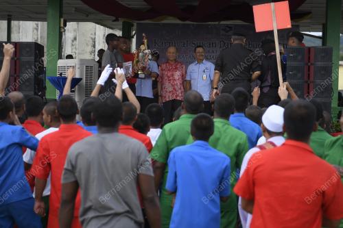 TAN SRI AZMAN HASHIM