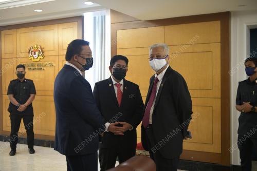 DATUK SERI ISMAIL SABRI YAAKOB