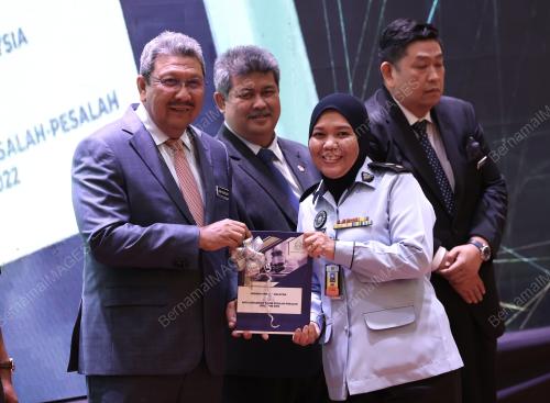 DATUK SERI WAN AHMAD DAHLAN ABDUL AZIZ