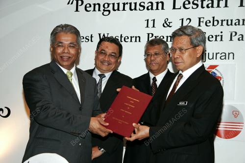 DATUK MUSTAPA MOHAMED