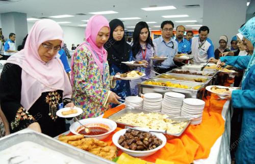 KL13_13082012_BERBUKA