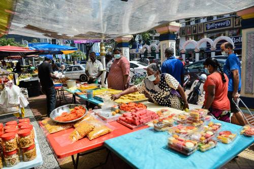 PERSIAPAN AKHIR MENYAMBUT PERAYAAN DEEPAVALI