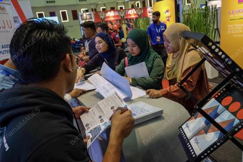 KL13_14042018_PAMERAN