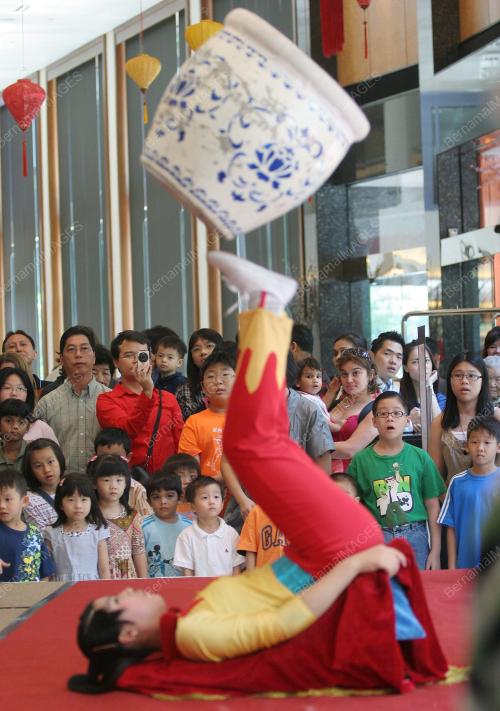 CNY_ACROBATIC