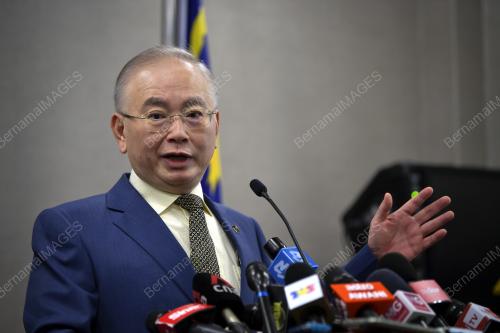 DATUK SERI DR WEE KA SIONG
