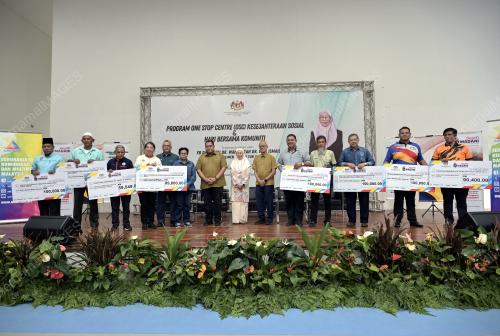 DATUK SERI DR WAN AZIZAH WAN ISMAIL
