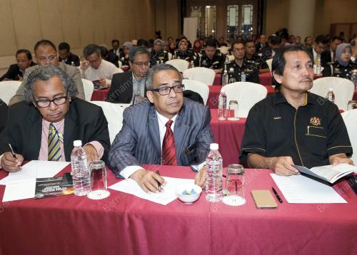 KL13_15122014_MAJLIS_PROFESOR