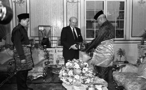 KL13_16012015_AGONG_PESYURUHJAYA_TINGGI