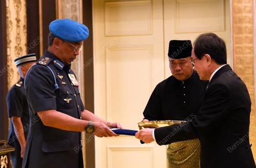 AL-SULTAN ABDULLAH RI'AYATUDDIN AL-MUSTAFA BILLAH SHAH